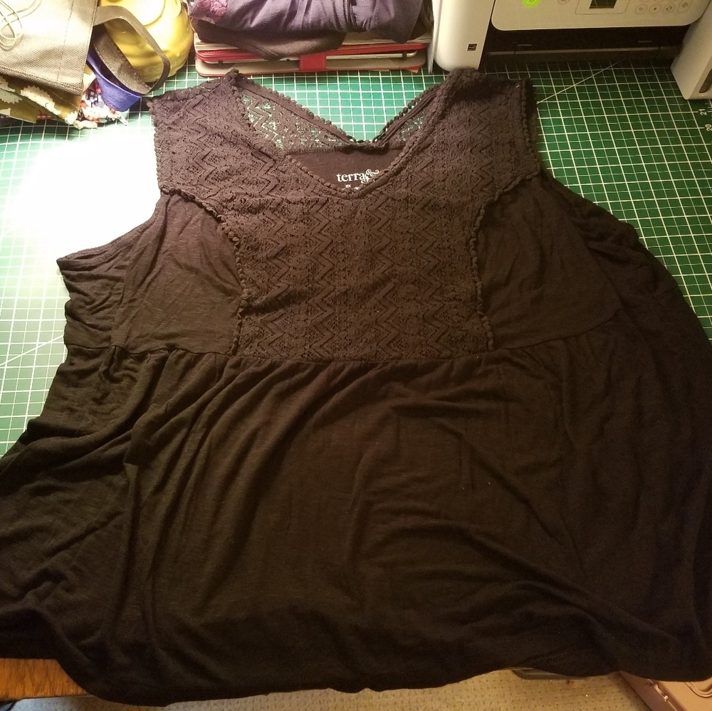 Terra & Sky 2X (20W-22W) Black Lacey Tank